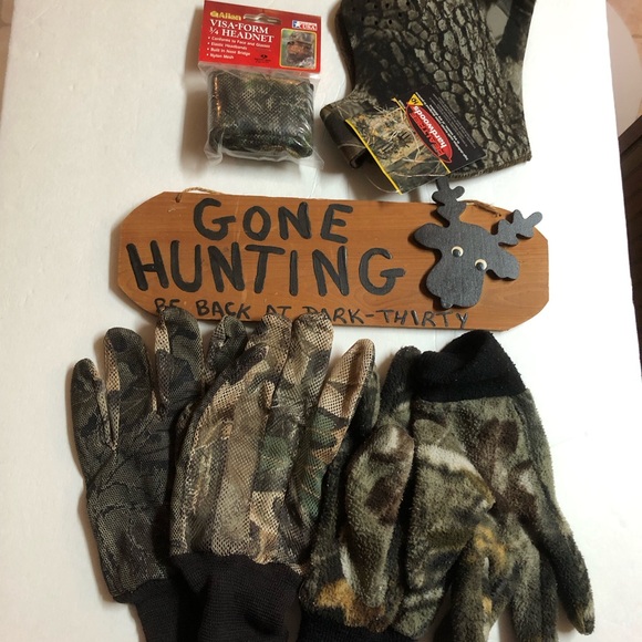 GREAT BARGAIN. Large lot of hunting supplies. Some new. Some excellent cond. - Picture 8 of 17